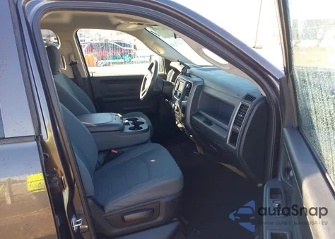 2018 Ram 1500 Express 4X4 6'4 Box z USA, uszkodzony, nr VIN 1C6RR7FT0JS187017